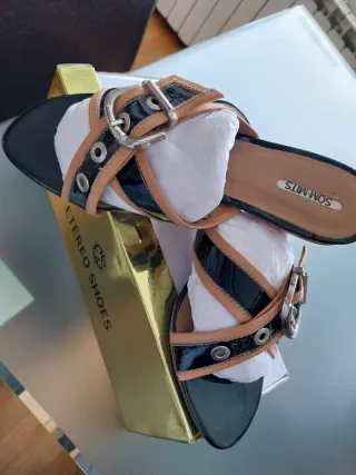 Sandalias SOM-MITS Piel- Charol Talla 38