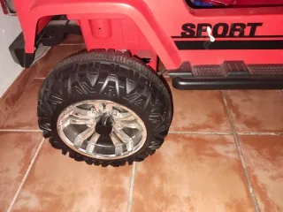 Coche eléctrico sport todo terreno con mando inclu