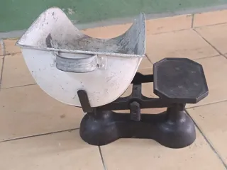 Báscula de pesar grano antigua