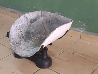 Báscula de pesar grano antigua