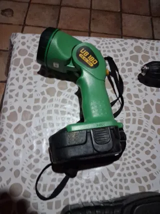 Taladro y linterna Hitachi 18V