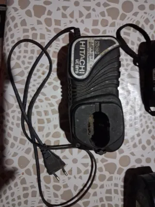 Taladro y linterna Hitachi 18V