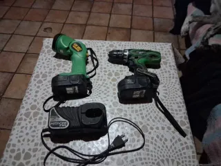 Taladro y linterna Hitachi 18V