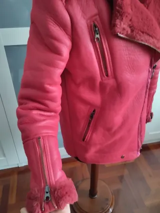 Cazadora roja con borreguito