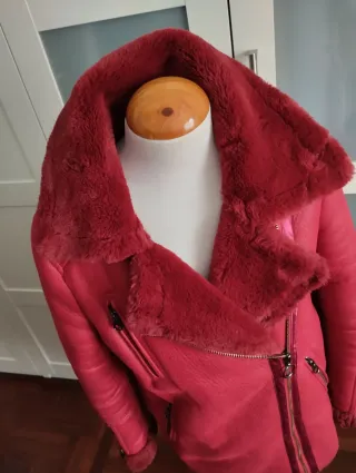 Cazadora roja con borreguito