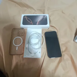 iPhone 16 Pro Plata + Funda y Cable