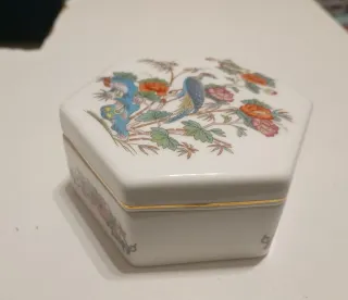 CAJA DE BARATIJAS HEXAGONAL CON TAPA, WEDGWOOD