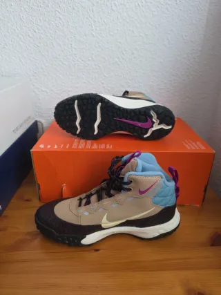 Botas Nike Beige y Azul