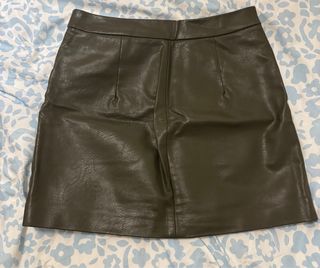 Falda verde polipiel cremallera delantera