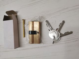 Bombín nuevo con llaves y tornillo