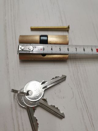 Bombín nuevo con llaves y tornillo