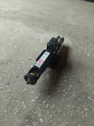 Cricco universale per auto