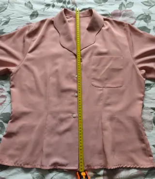 Elegante blusa de raso rosa