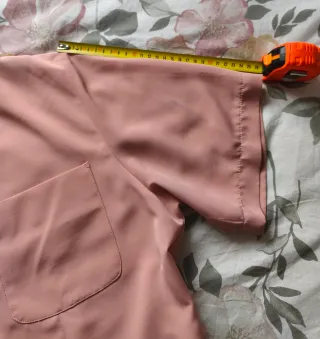 Elegante blusa de raso rosa