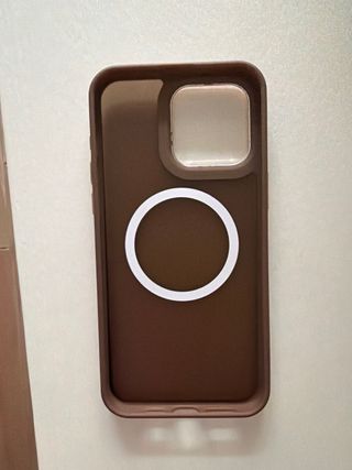 Funda iPhone 15 Pro Max Marrón con partes doradas