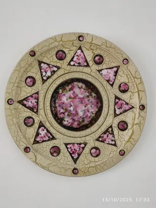 Plato de madera pintado