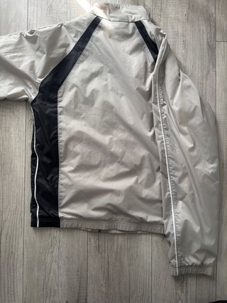 Giacca antivento Nike grigia e nera