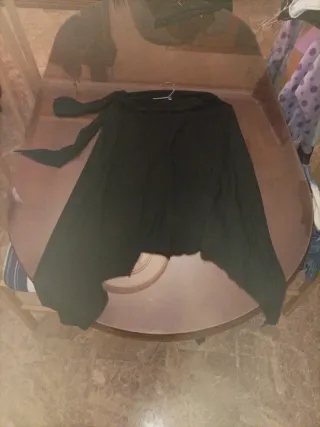 Falda /vestido asimétrico negro con camisa a juego