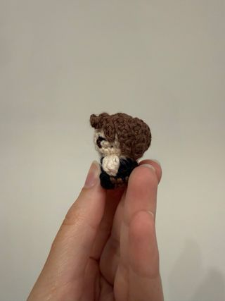 Mini amigurumi Anthony Bridgerton