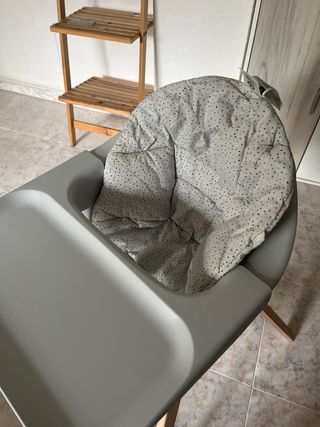 Trona bebé madera y gris marca stokke