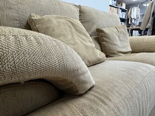 Sofá 2 plazas de tela desenfundable ocre