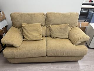 Sofá 2 plazas de tela desenfundable ocre