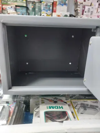 Caja Fuerte Metálica con Teclado Numérico