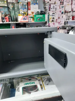 Caja Fuerte Metálica con Teclado Numérico