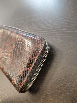 Cartera Uterqüe efecto piel serpiente