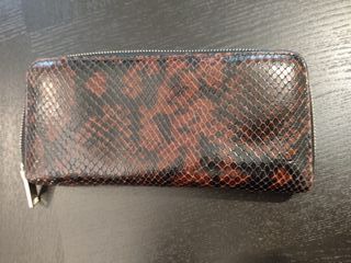 Cartera Uterqüe efecto piel serpiente