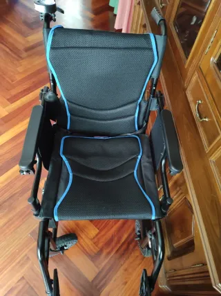 Silla Eléctrica Negra y Azul Itrion