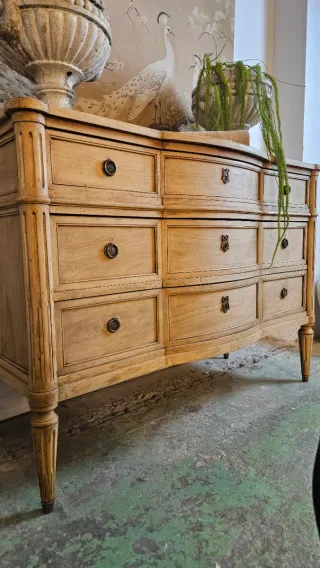 Cómoda antigua francesa de madera