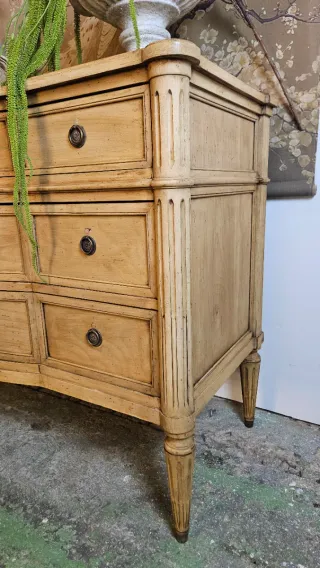 Cómoda antigua francesa de madera