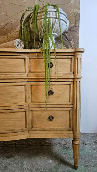 Cómoda antigua francesa de madera