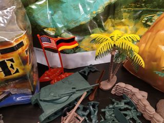 Muñecos PVC Combat Zone Soldaditos 104