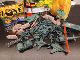 Muñecos PVC Combat Zone Soldaditos 104