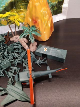 Muñecos PVC Combat Zone Soldaditos 104