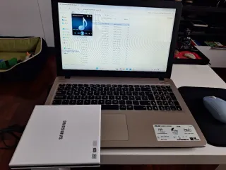 Portátil ASUS Negro con Grabadora Samsung