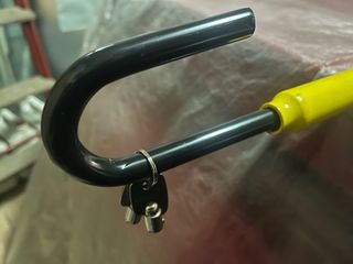 Barra antirrobo pedal coche