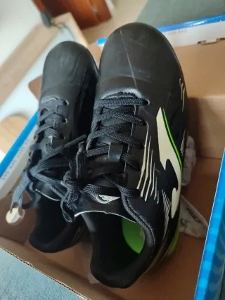 Botas de fútbol Joma negras y verdes Joma
