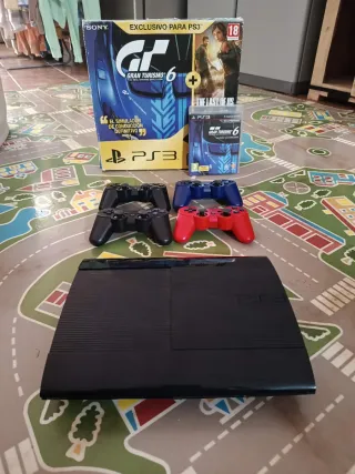Consola PS3 Negra +  Juego Gran Turismo 4 mandos .