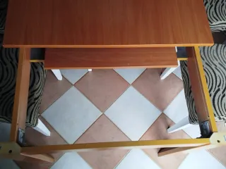 Mesa de salón de madera