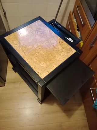 Mesa auxiliar con ruedas