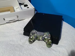PS4 (PlayStation 4)