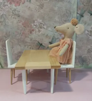 Mesa y 2 sillas casa muñecas Maileg