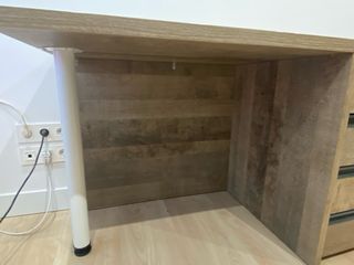 Mesa escritorio con cajonera y trasera