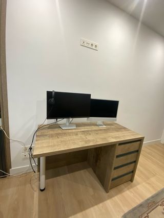 Mesa escritorio con cajonera y trasera