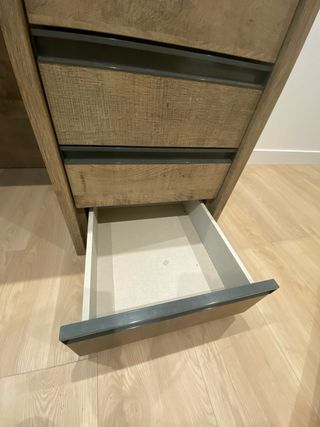 Mesa escritorio con cajonera y trasera