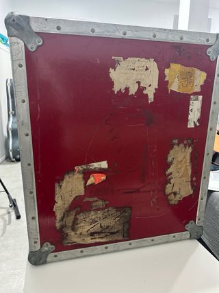 Baúl Vintage Rojo y Plateado