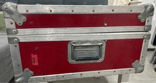 Baúl Vintage Rojo y Plateado